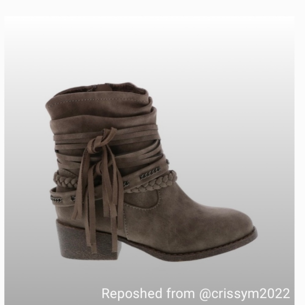 NWOT Jellypop Braided western style booties